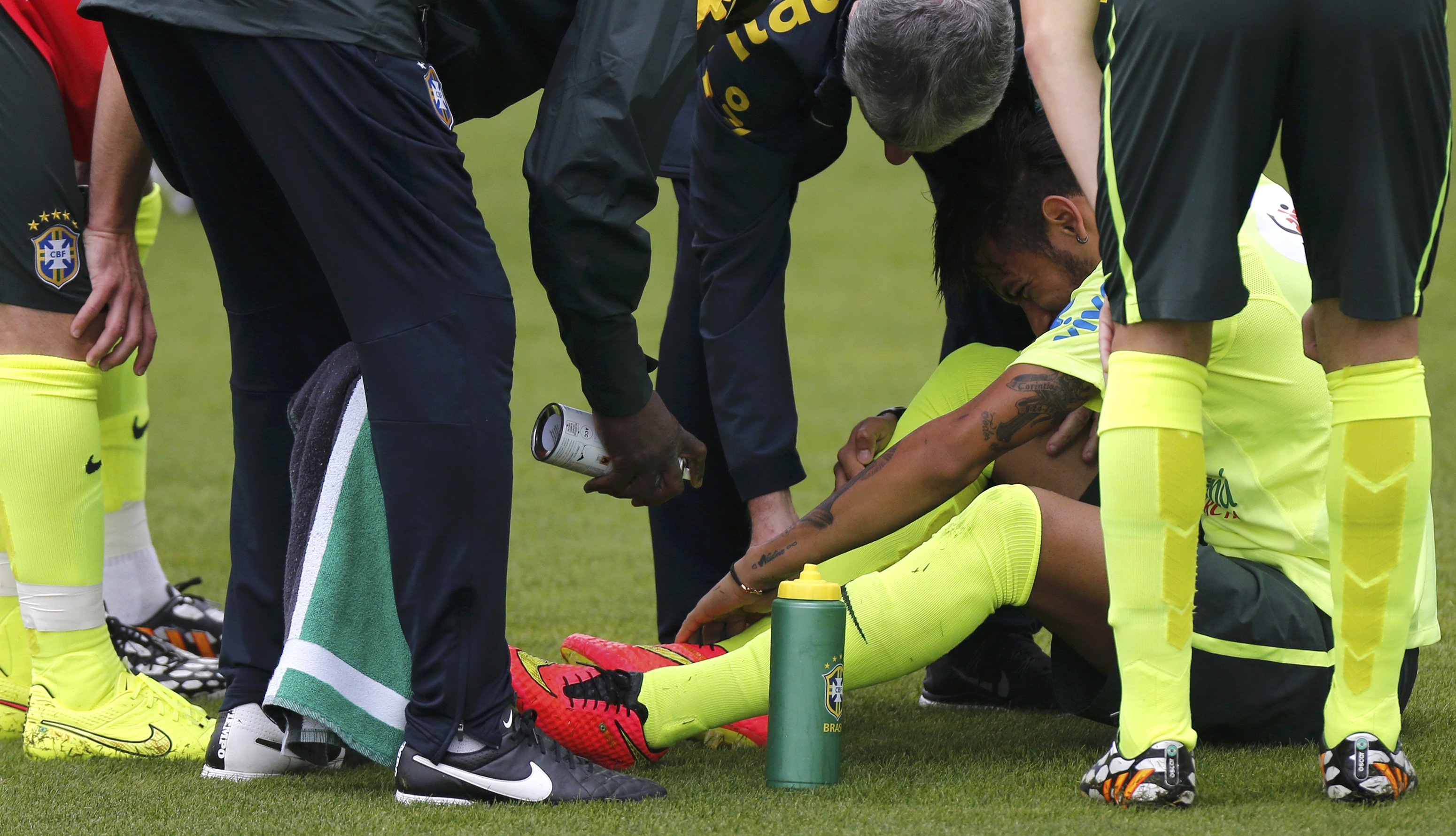 Neymar chấn thương, tuyển Brazil lo “sốt vó”