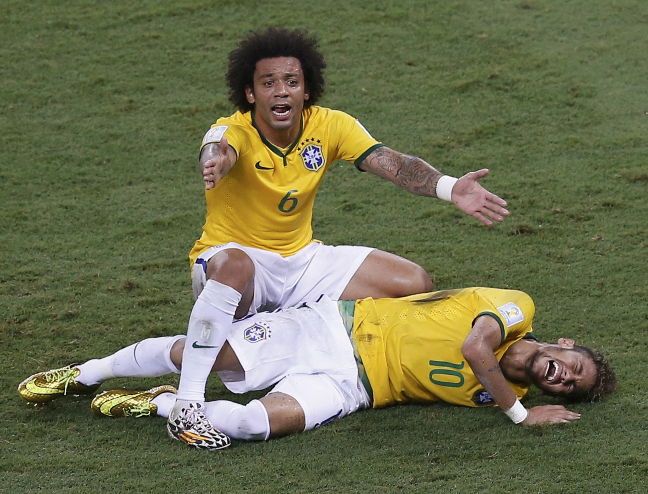 Neymar nứt cột sống, chia tay World Cup