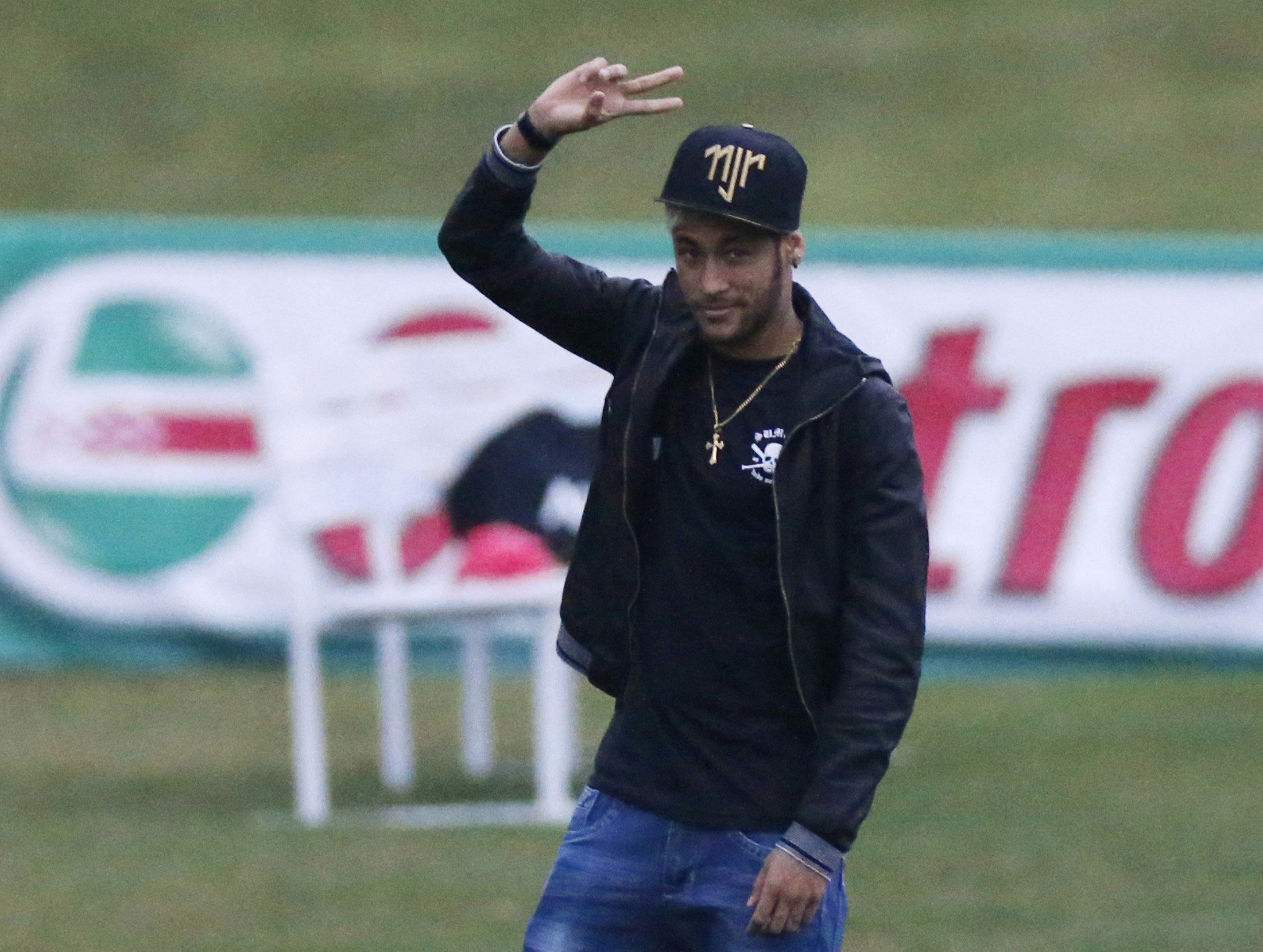 Neymar trở lại trại huấn luyện tuyển Brazil