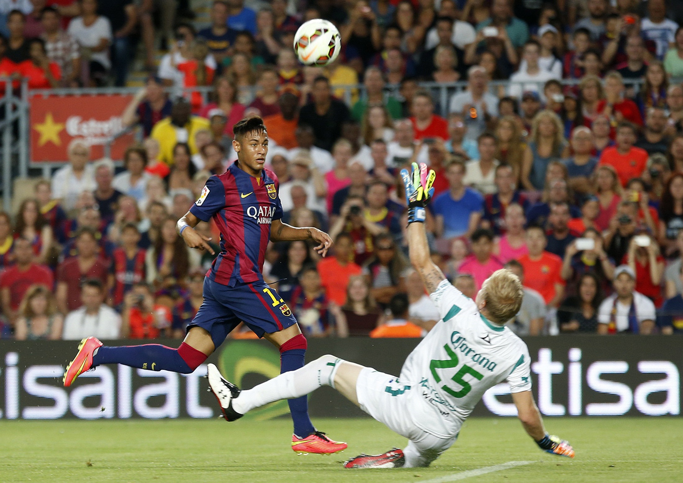 Neymar, Messi làm mờ nhạt ngày ra mắt của Suarez