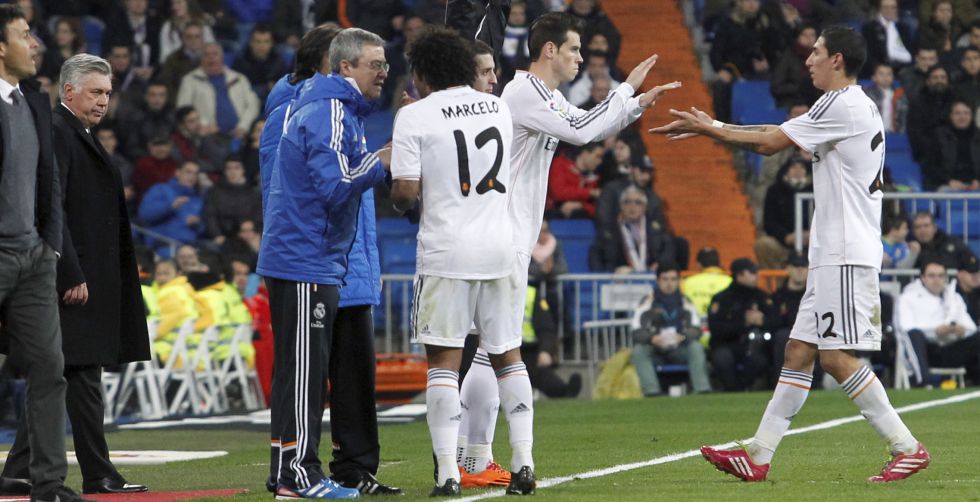 H&agrave;nh động của Di Maria diễn ra ngay sau khi anh nhường chỗ cho Bale