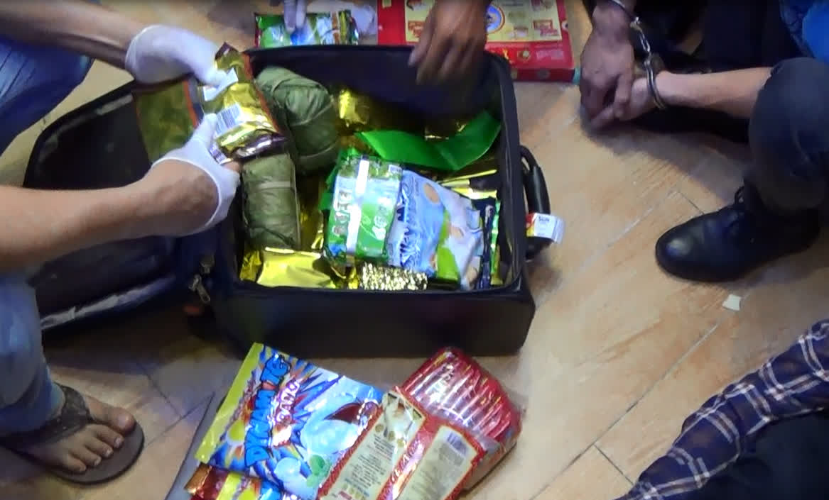 Phá đường dây mua bán hàng ngàn viên thuốc lắc
