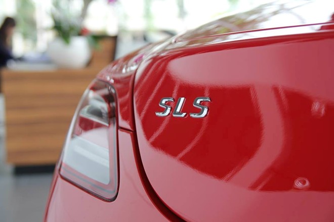 Chữ SLS viết tắt của cụm từ Sport Leicht Super (Sport Light Super) để chỉ một mẫu xe đầy t&iacute;nh thể thao.