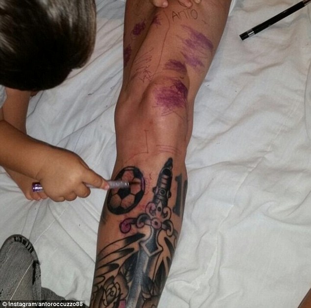 H&igrave;nh xăm mới của Messi