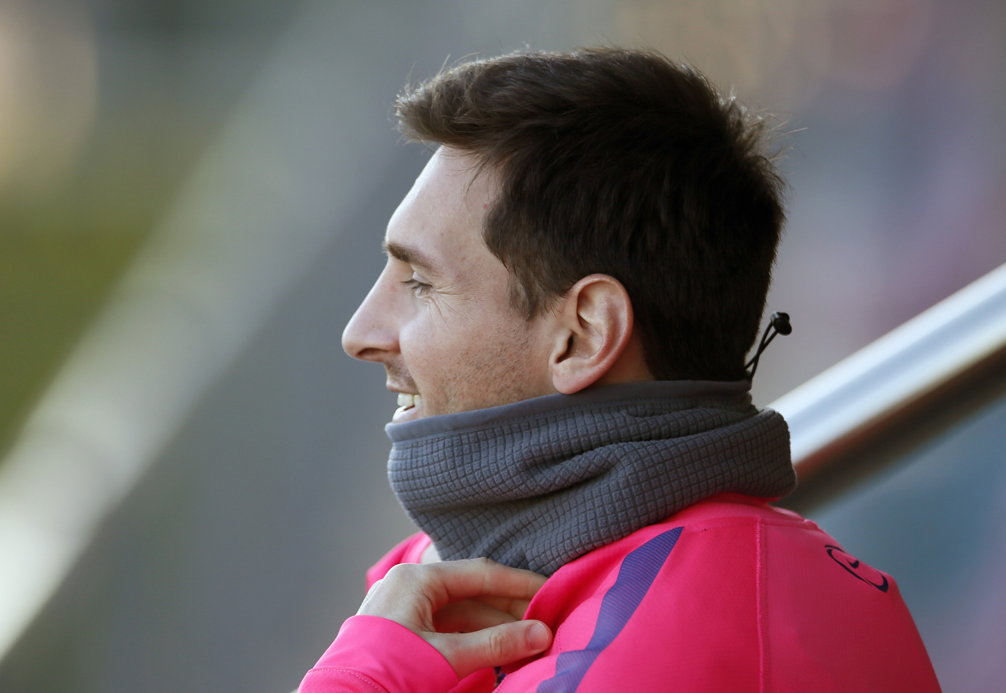 Messi tập luyện trong những ng&agrave;y đ&ocirc;ng gi&aacute; lạnh