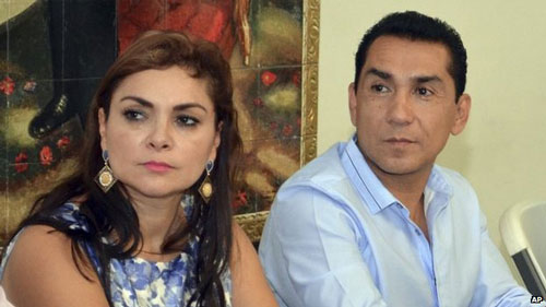 Vợ chồng Thị trưởng Jose Luis Abarca Ảnh: AP