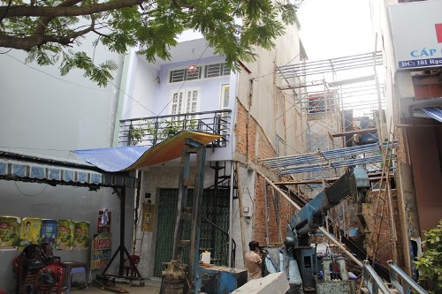 Chờ kết quả giám định nhà 3 tầng bị nghiêng