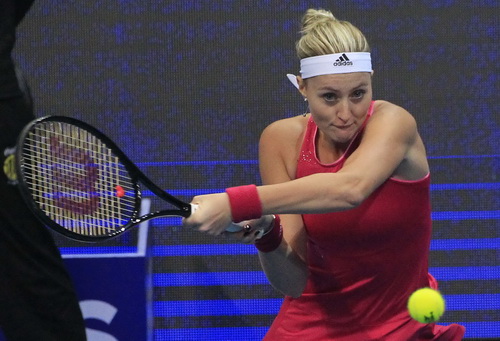 Sharapova vẫn tươi cười dù đội nhà liên tiếp thất bại