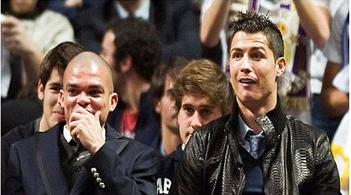 Pepe v&agrave; Ronaldo cười đểu khi đội b&oacute;ng định mua m&igrave;nh về sa s&uacute;t phong độ