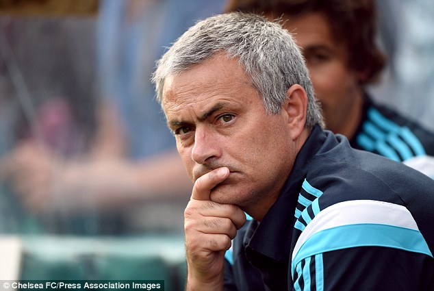 HLV Mourinho chực chờ "cuỗm" Varane từ Real Madrid