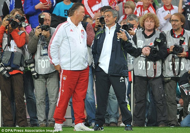 Cựu HLV Bayerm Munich Van Gaal gặp v&agrave; &ocirc;ng Mourinho