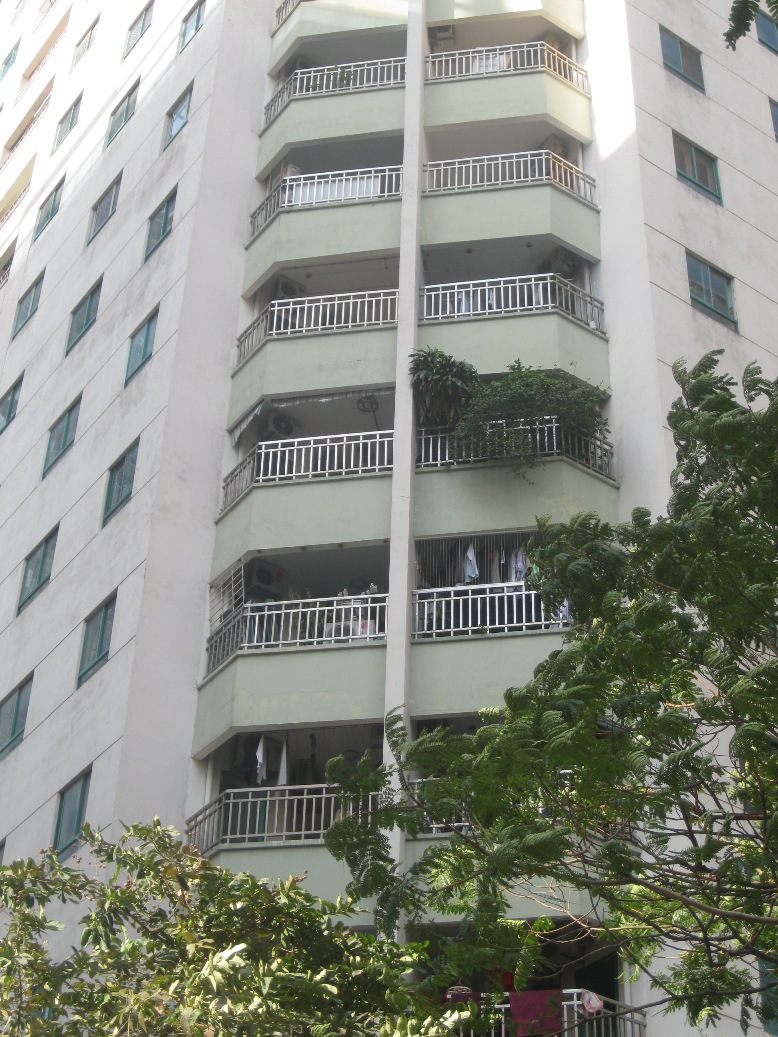 T&ograve;a nh&agrave; nơi nạn nh&acirc;n rơi xuống