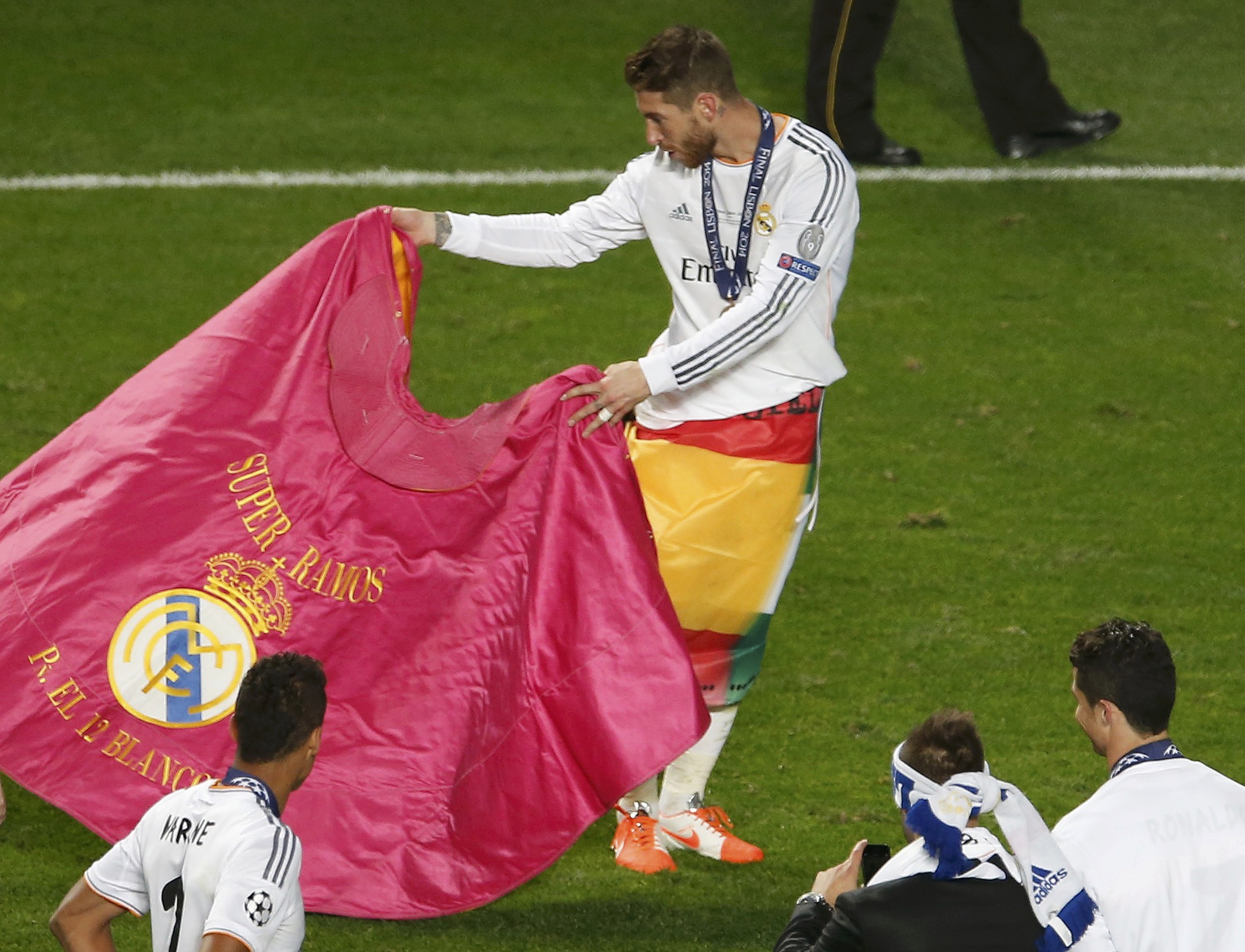 Chùm ảnh Real Madrid vô địch Champions League lần thứ 10