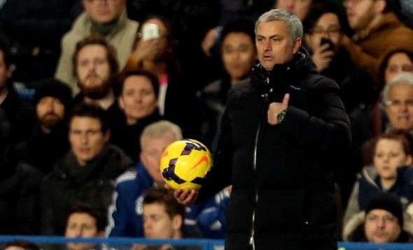 HLV Mourinho muốn đau tim sau cú lừa bóng của Cech