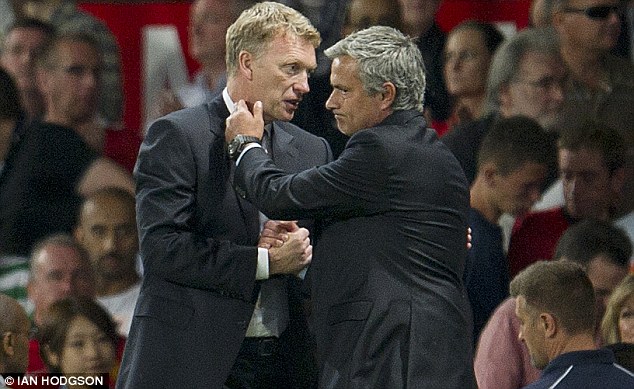 HLV Mourinho chọc khuấy Moyes trước trận “đại chiến”