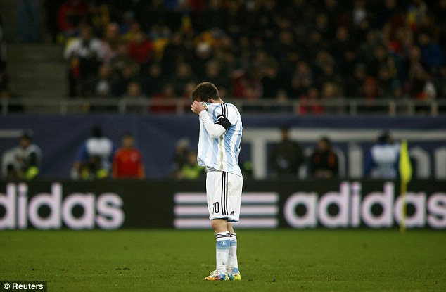 Barca thuê chuyên gia tìm nguyên nhân nôn ọe của Messi