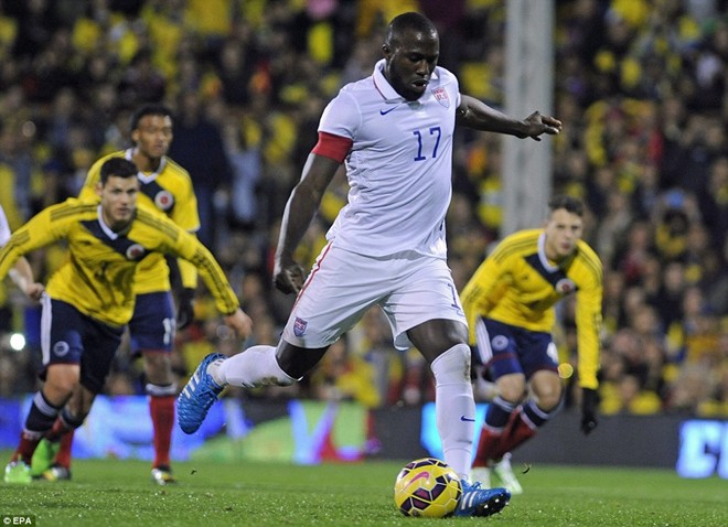 Altidore mở tỉ số từ chấm 11 m