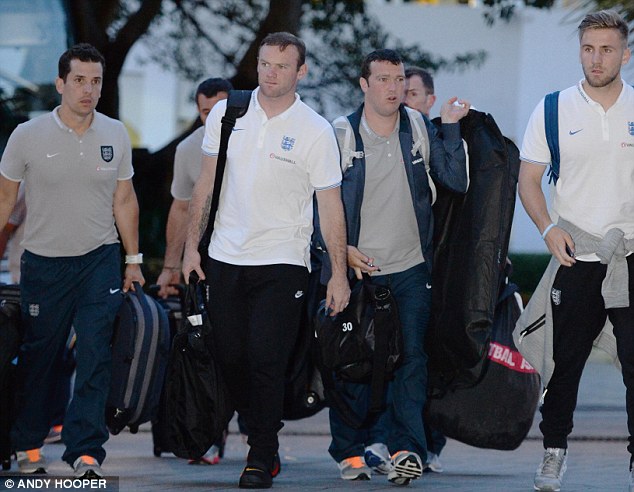 Rooney v&agrave; c&aacute;c đồng đội ở Miami, Mỹ
