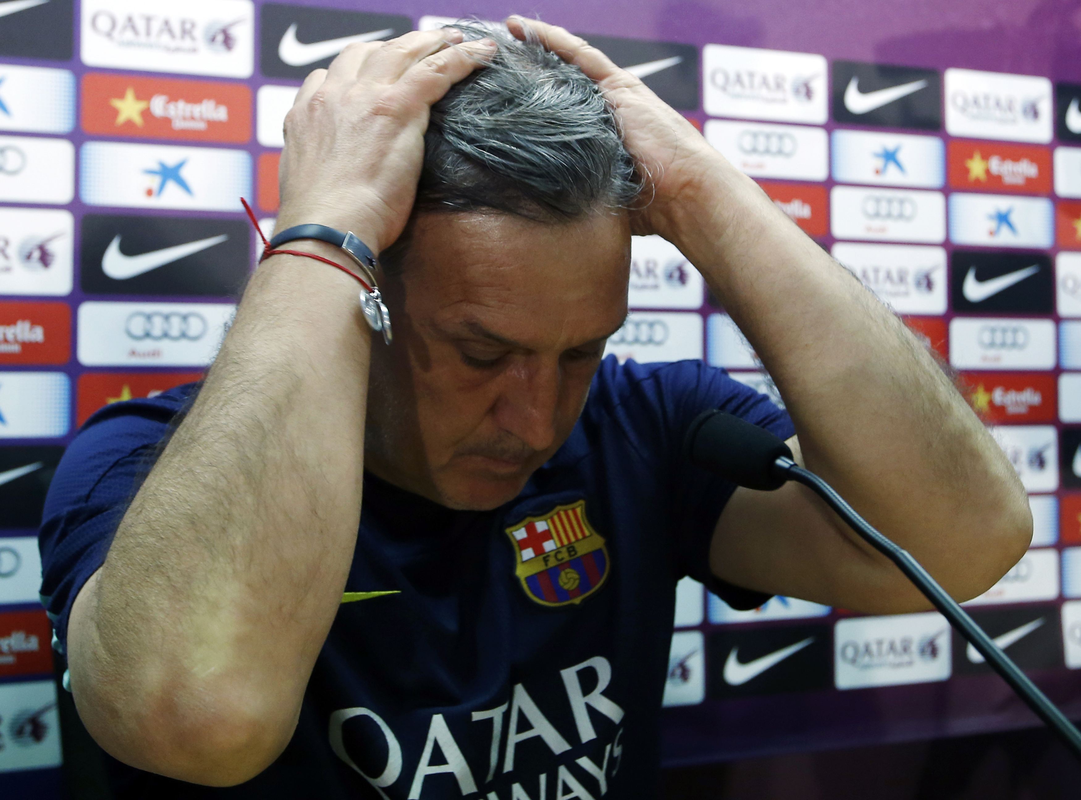 Mất ngôi vô địch La Liga, HLV Barcelona từ chức