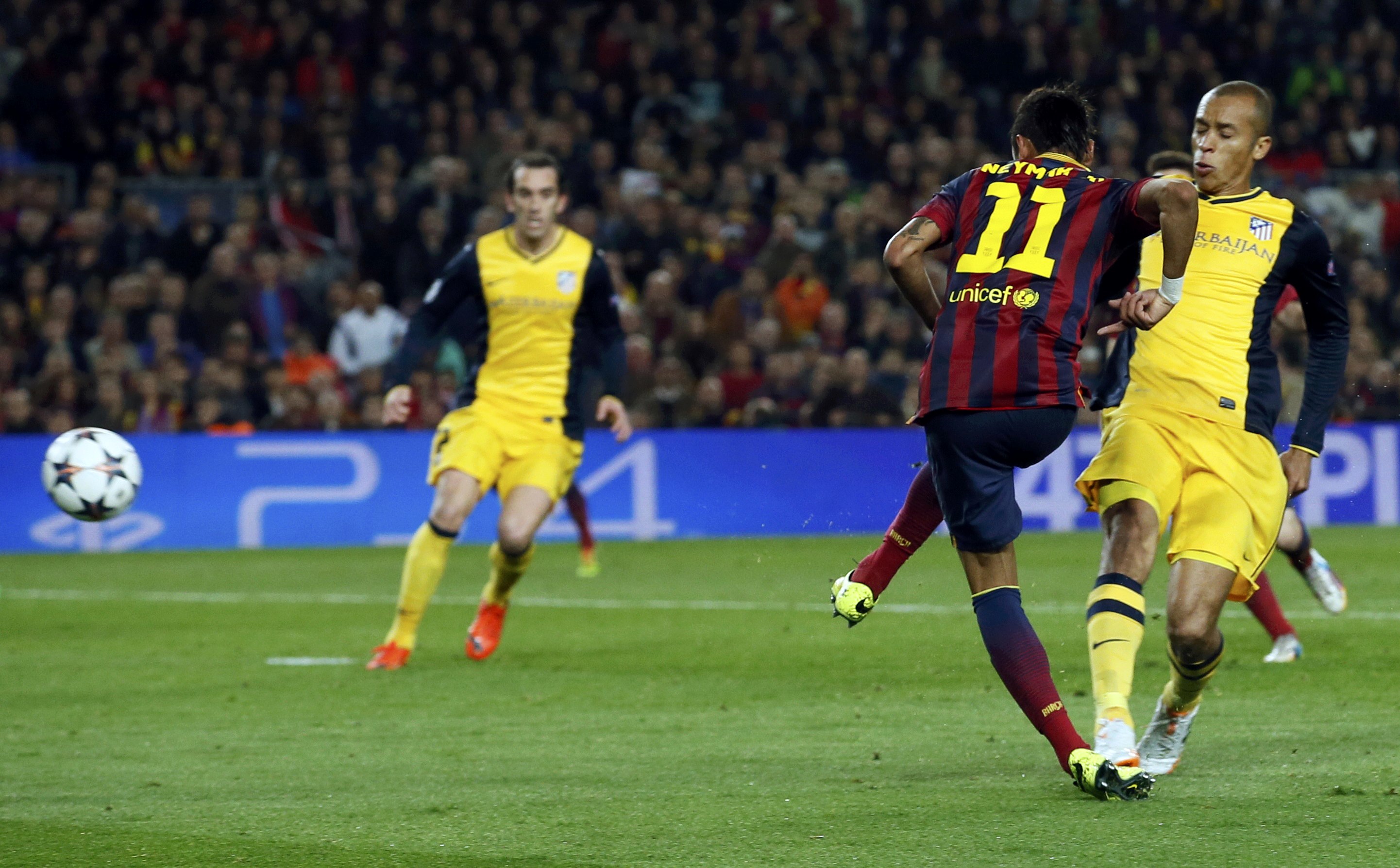 Neymar đ&oacute;ng vai cứu tinh cho Barca trong trận đấu m&agrave; Messi tịt ng&ograve;i