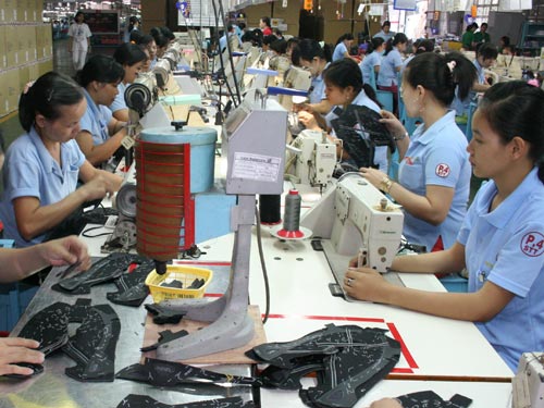 Nghỉ lễ quá dài, công nhân chẳng biết đi đâu, làm gì vì nghỉ thì không có lương sản phẩm trong khi lương cơ bản rất thấp