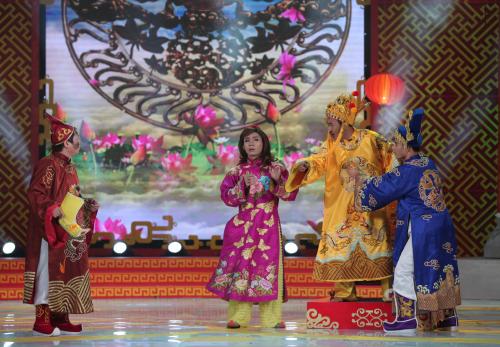 M&agrave;n n&eacute;m gi&agrave;y v&agrave;o T&aacute;o Điện lực tr&ecirc;n s&acirc;n khấu T&aacute;o qu&acirc;n 2014