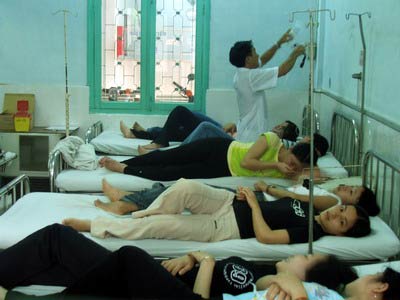 Học sinh vùng sâu bị ngộ độc sau bữa cơm chiều đơn sơ
