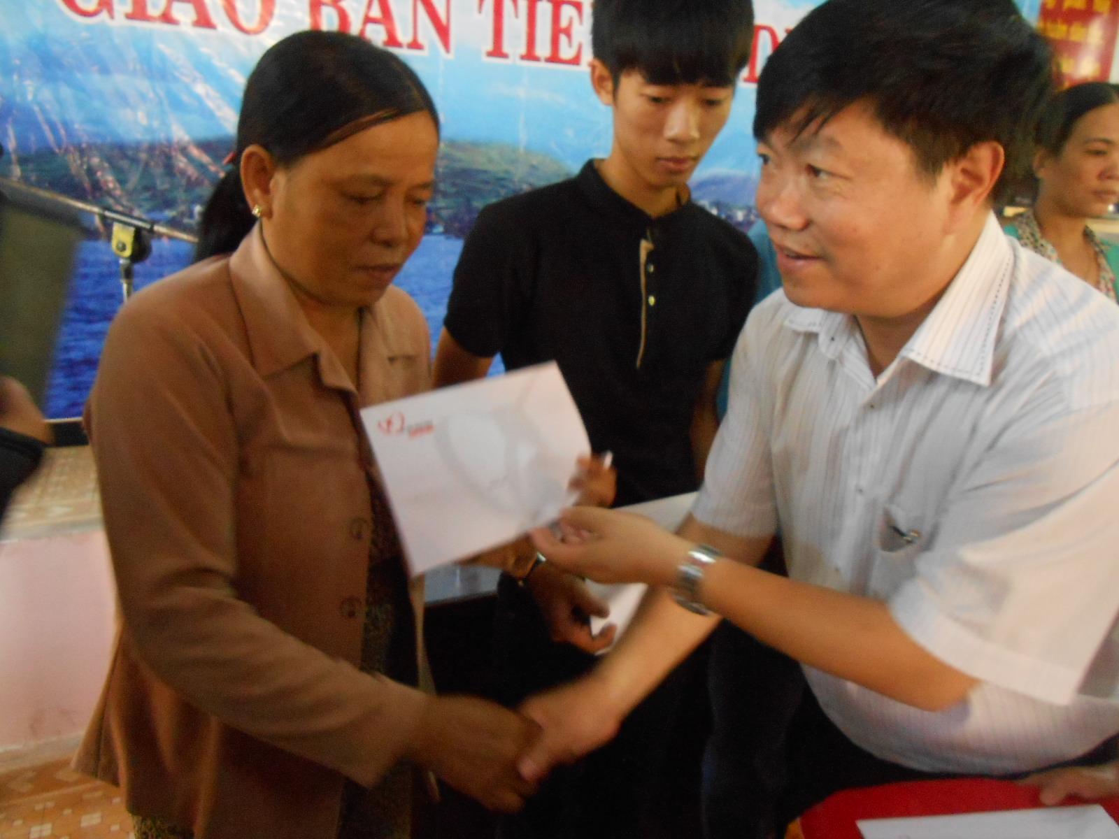 Gần 1 tỷ đồng cho ngư dân bị Trung Quốc tấn công tại Hoàng Sa