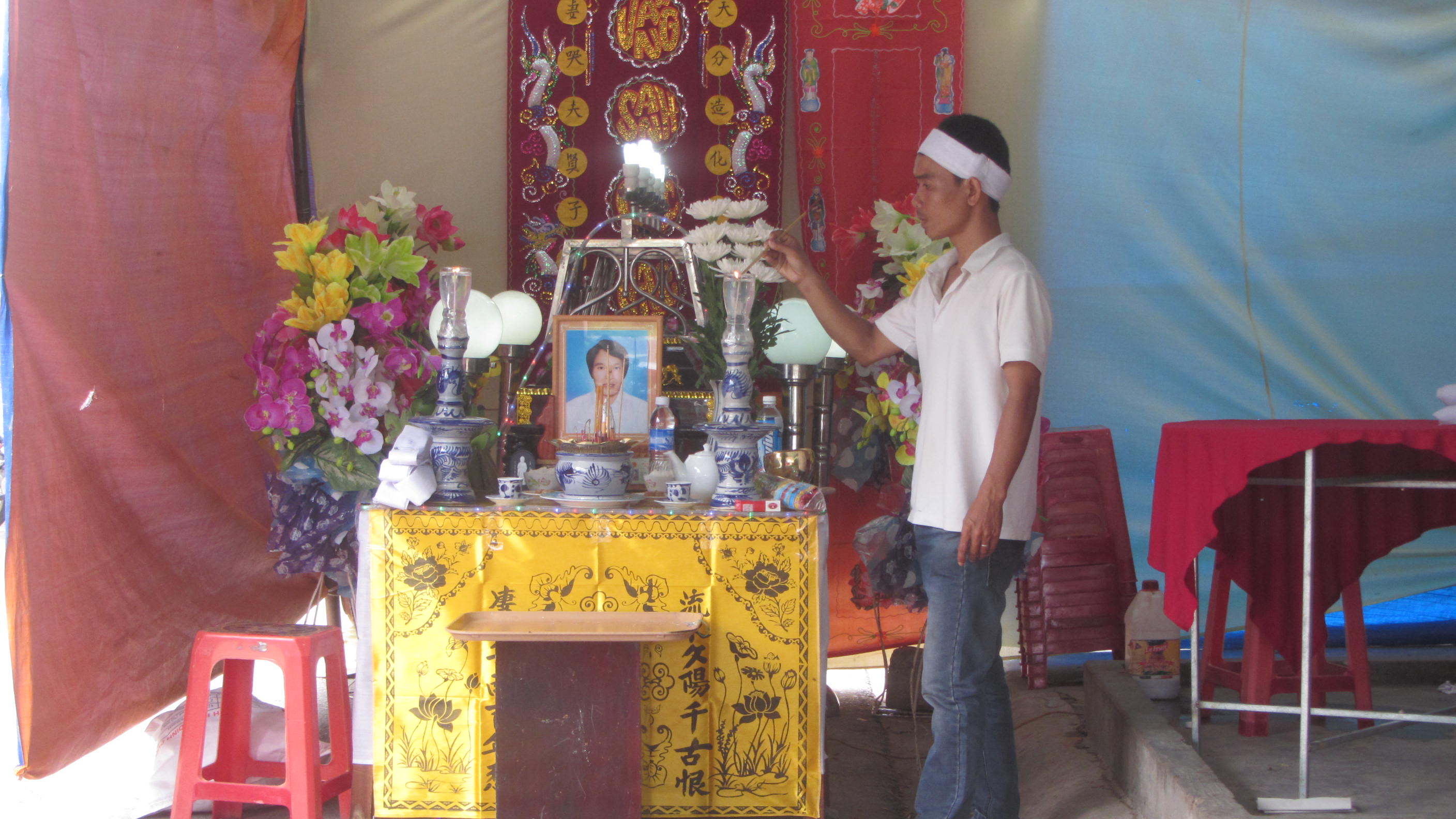 Gia đ&igrave;nh t&ocirc; cức lo tang lễ cho thuyền vi&ecirc;n Ng&ocirc; Minh Tuấn
