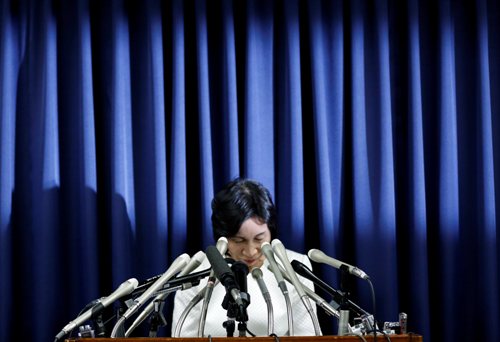 Nữ Bộ trưởng Tư ph&aacute;p Midori Matsushima trong cuộc họp b&aacute;o tuy&ecirc;n bố từ chức ng&agrave;y 20-10. Ảnh: Reuters