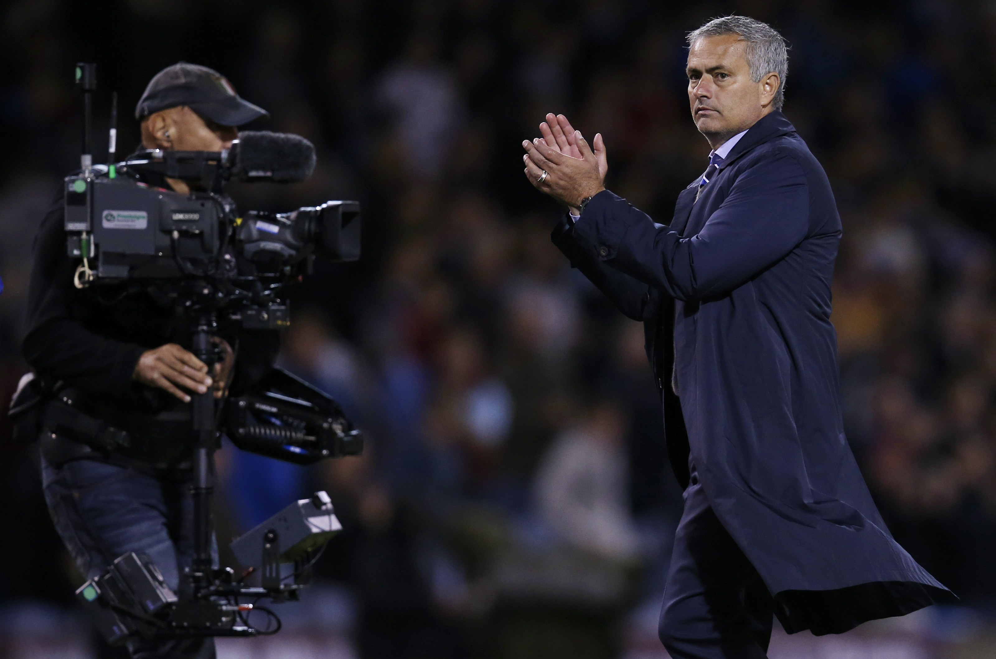 HLV Mourinho lại chỉ trích trọng tài