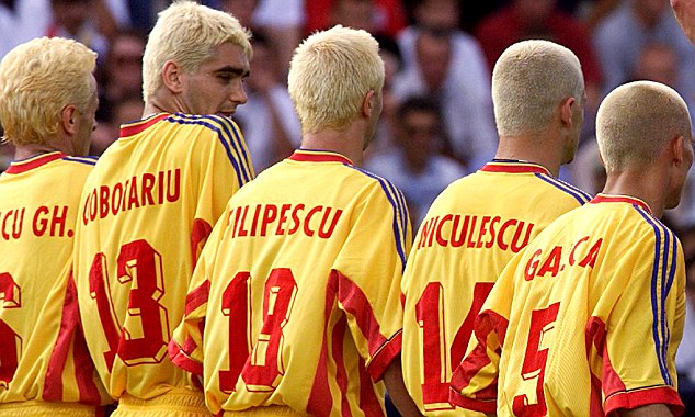 H&igrave;nh ảnh của c&aacute;c cầu thủ Romania ở VCK World Cup 1998