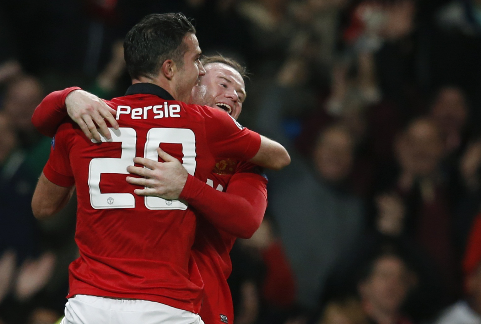 Màn trình diễn chói sáng của bộ đôi Persie-Rooney đã giúp M.U lội ngược dòng tưng bừng