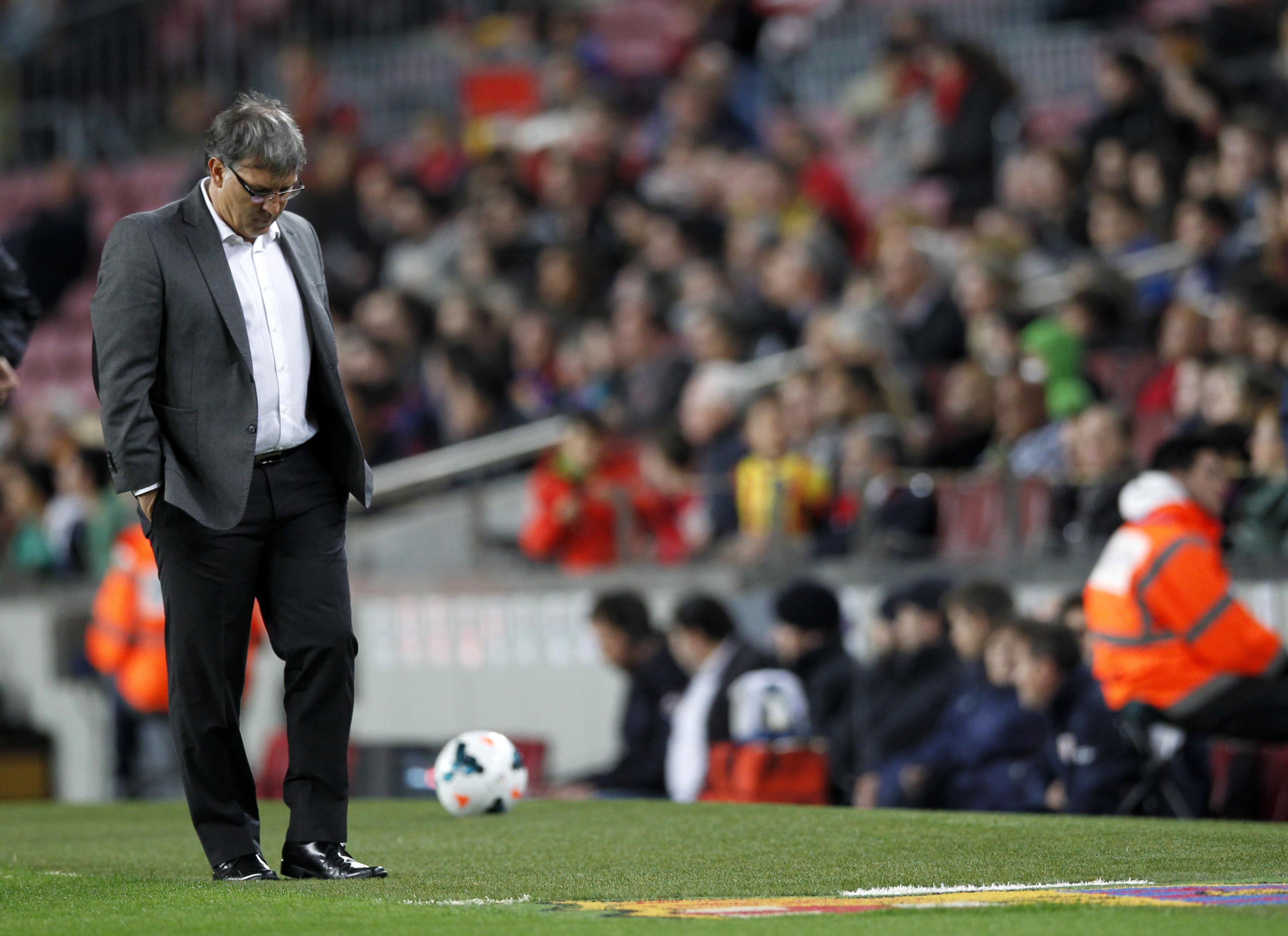 HLV Martino: Tôi không xứng đáng ở lại Barcelona