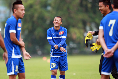 Lượng dị l&agrave;m tr&ograve; c&ugrave;ng c&aacute;c đồng đội