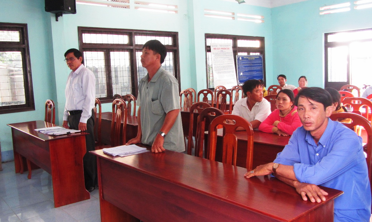 Chủ tịch huyện nhận sai, dân rút đơn kiện