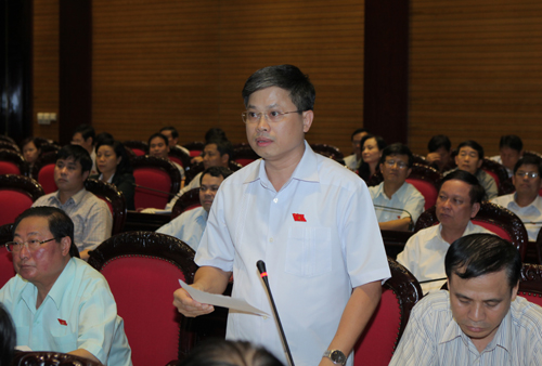 &Ocirc;ng Nguyễn Sỹ Cương cho rằng Cục trưởng Cục Quản l&yacute; dược đ&atilde; c&oacute; ph&aacute;t ng&ocirc;n x&uacute;c phạm đại biểu Quốc hội.