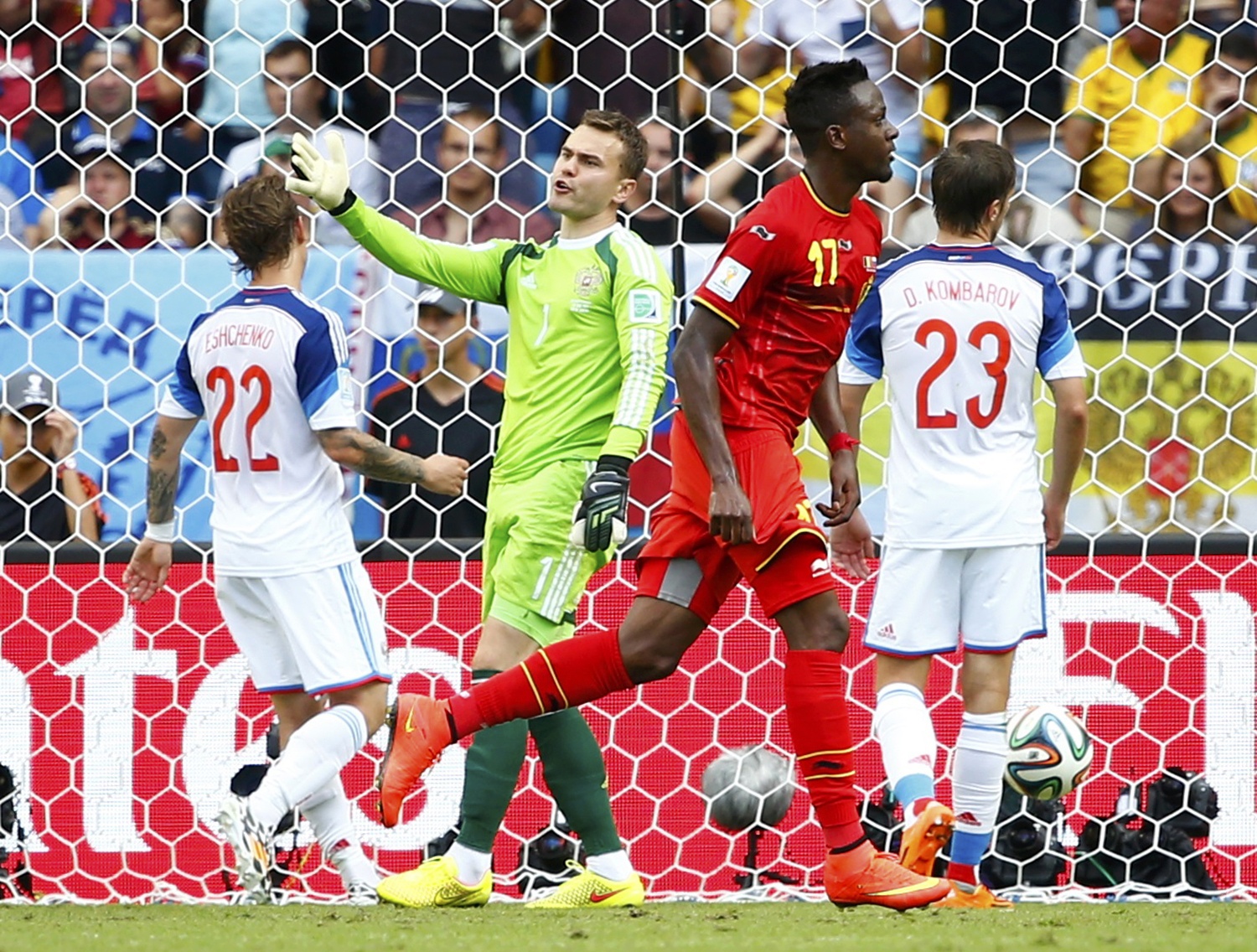 Đá thiếu lửa, Bỉ vẫn vào vòng 2