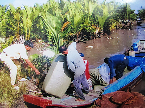 Một vụ bu&ocirc;n lậu tr&ecirc;n s&ocirc;ng bị ph&aacute;t hiện