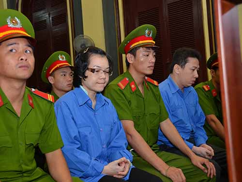 Lừa để trả vay nặng lãi (!?)