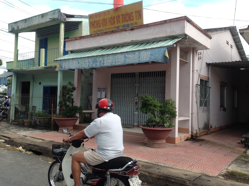Phòng Văn hoá-Thông tin cửa khoá kín mít. (Ảnh chụp lúc 15 giờ 30 phút ngày 31-10)