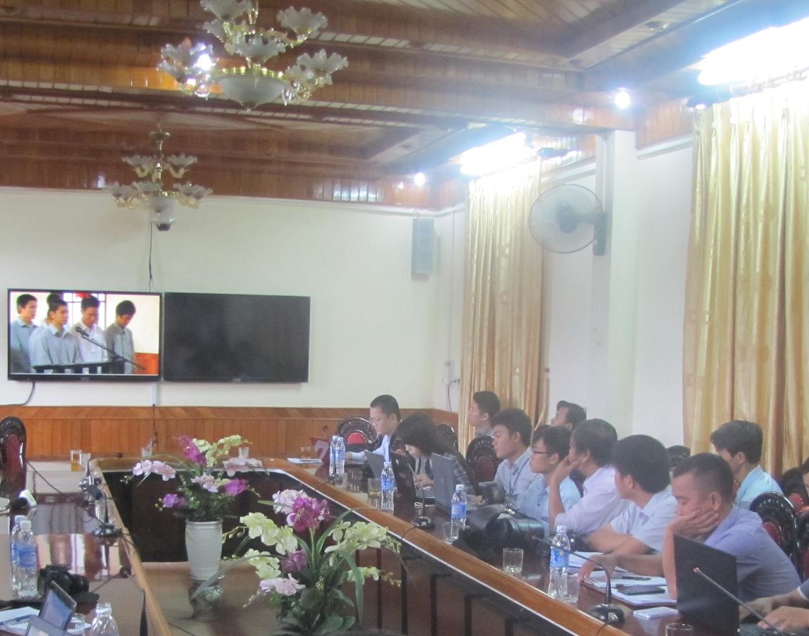 Đ&ocirc;ng đảo ph&oacute;ng vi&ecirc;n đến dự phi&ecirc;n t&ograve;a để đưa tin. Ảnh: Dũng Nguy&ecirc;n.