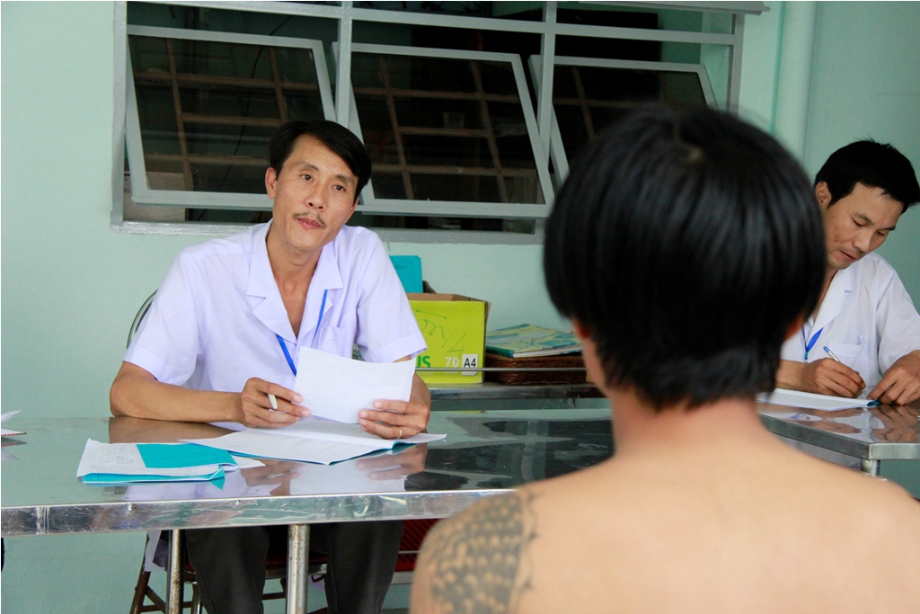 Ph&ograve;ng y tế đang tiến h&agrave;nh x&eacute;t nghệm t&igrave;nh trạng nghiện

&nbsp;