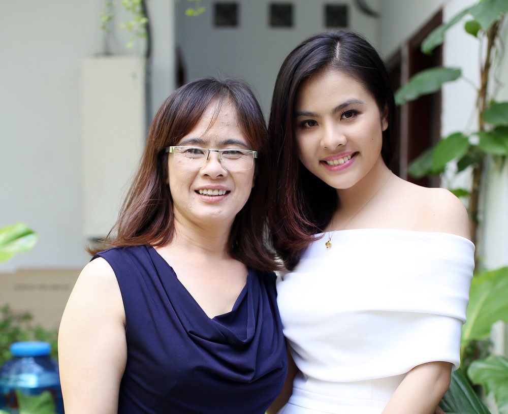 Vân Trang: "Tôi học được chữ nhẫn từ mẹ!"