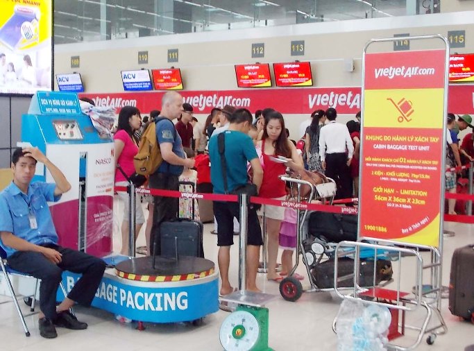 VietJet đã đặt khung đo hành lý để khách tự ước lượng và kiểm tra hành lý tại khu vực check in