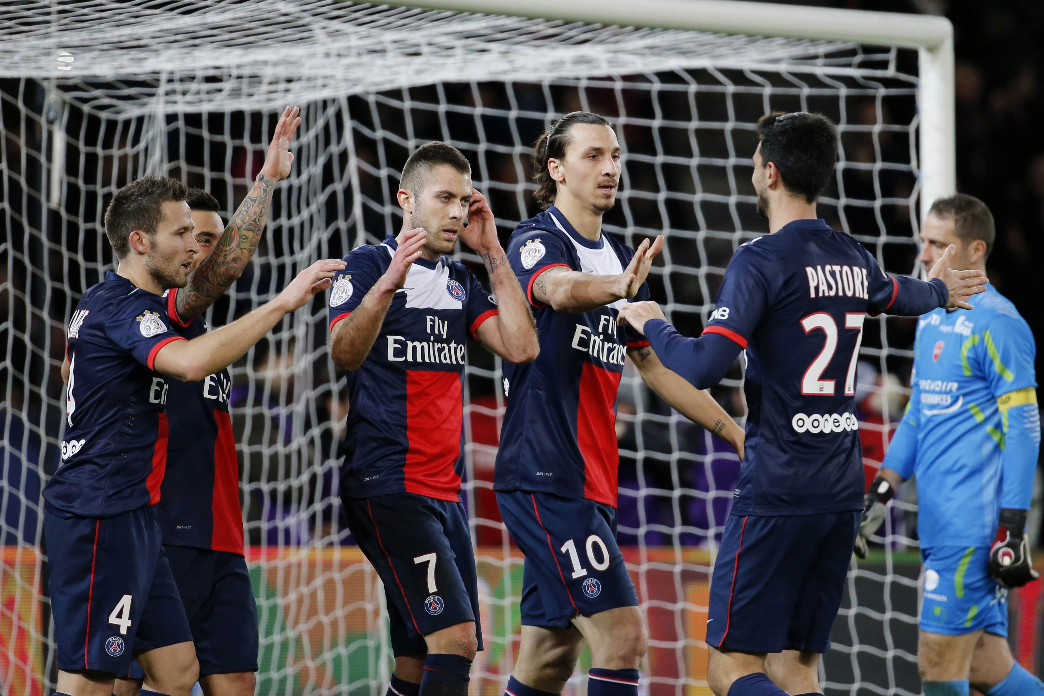Thắng 4-0, PSG đặt sẵn vé tứ kết