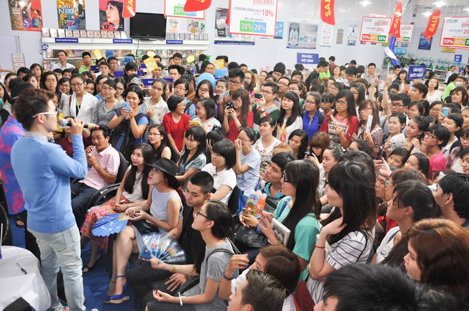 Tác giả trẻ Anh Khang thu hút hàng ngà độc giả đến giao lưu