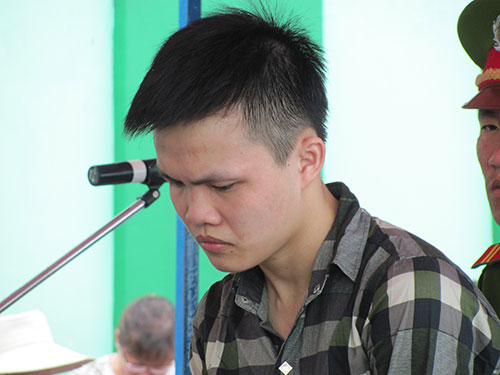 Đùa giỡn rồi tức giận, sinh viên đâm chết anh trai bạn học