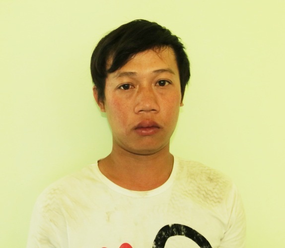 G&atilde; trộm r&igrave;nh dưới gường Nguyễn Hữu Quang