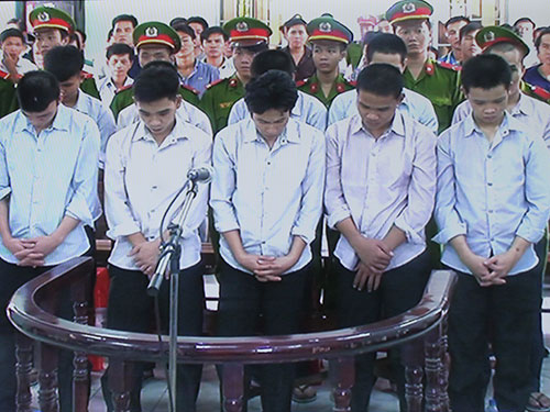 Xử 10 thanh niên lợi dụng tuần hành phản đối Trung Quốc để gây rối